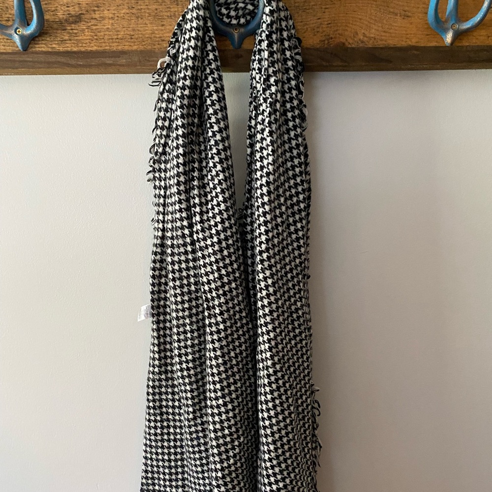 Houndstooth scarf